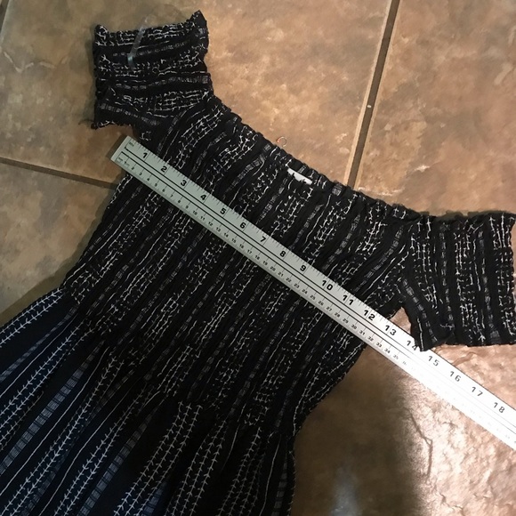 J for Justify Black and White Striped Jumpsuit with Wide-Leg Design - Picture 4 of 4